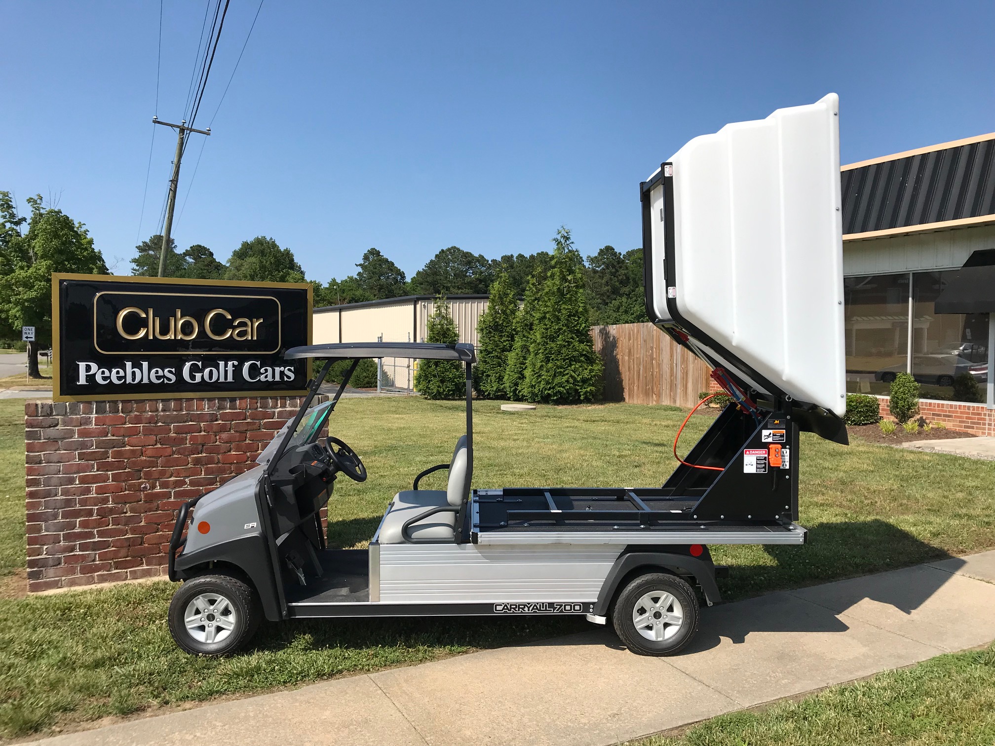 2019 Club Car Carryall 700 Gas, 4×2 Utility Vehicle with High Dump Waste  Removal | Peebles Golf Cars