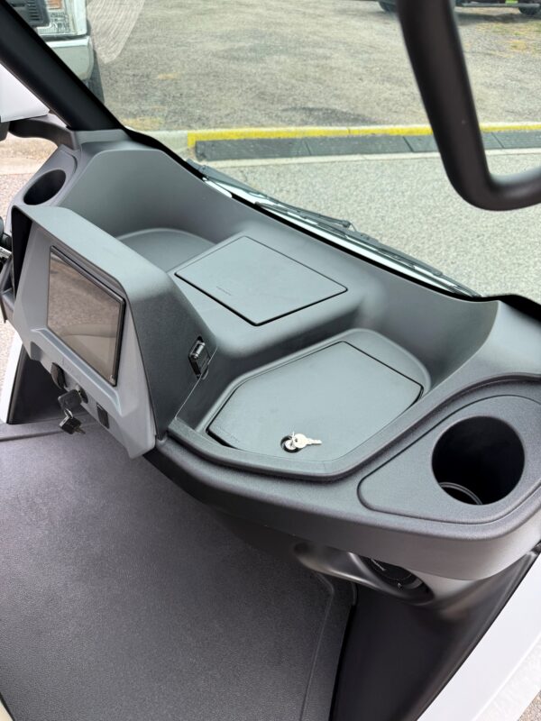 *****STREET LEGAL***** 2026 Club Car Lithium CRU - Metallic Pearl White - Image 4