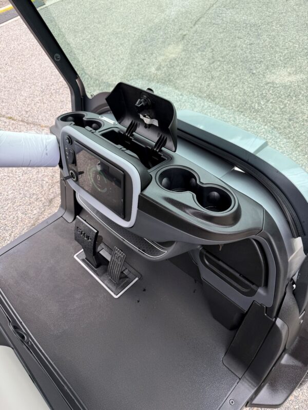 *****STREET LEGAL***** 2026 Club Car LSV Onward Lifted - Signature Silver - Image 3